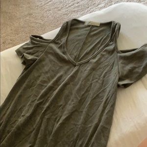 Cropped shoulder shirt